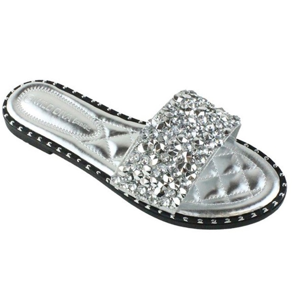 Wild Diva Women's Open Toe Fashion Flat Sandal Rhinestone Slip-On Flip Flop - Picture 2 of 4